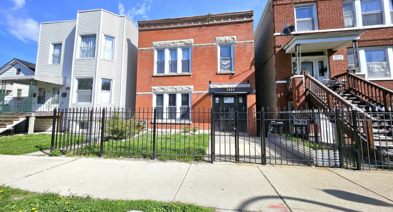 2924 W 38th Place