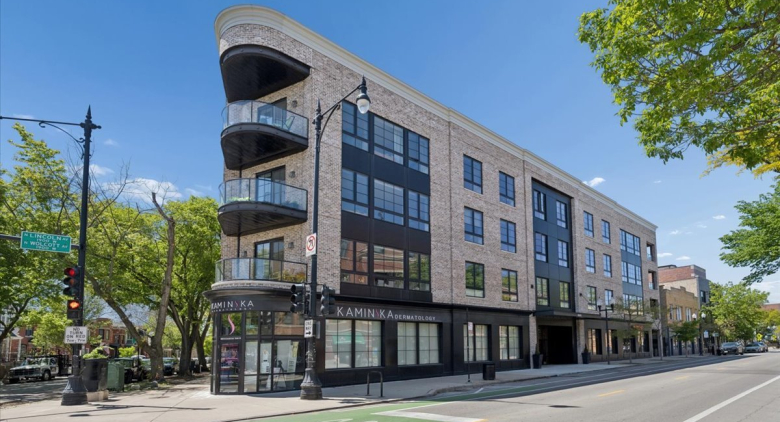 3808 N Lincoln Avenue #203