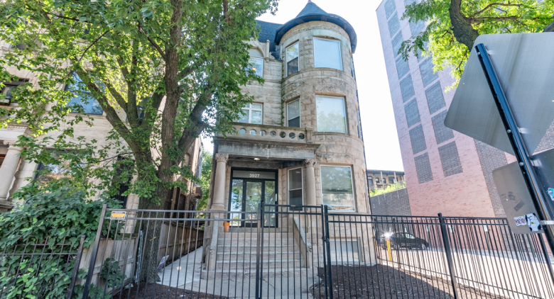 3927 N Clarendon Avenue
