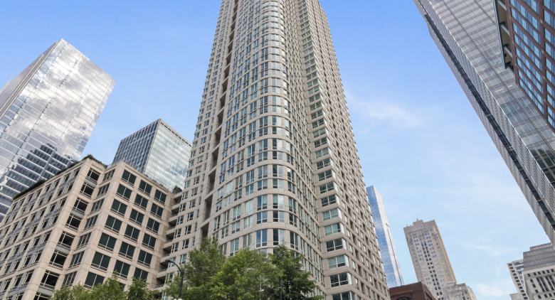 345 N La Salle Drive #405
