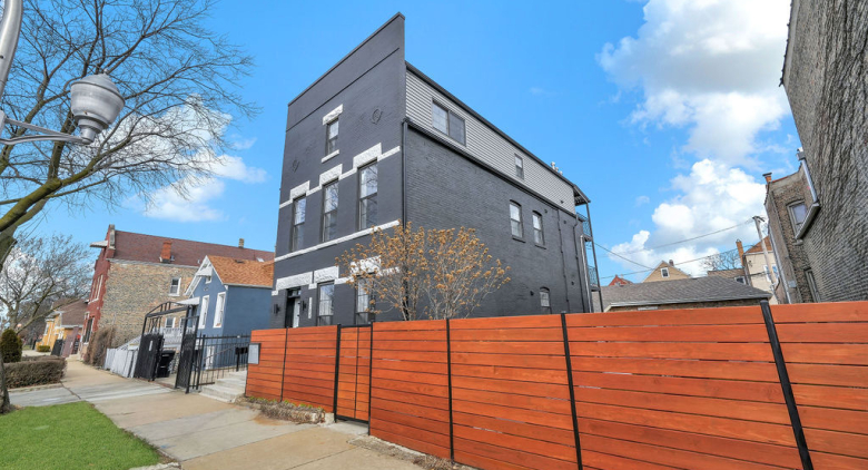 2704 W 24th Place