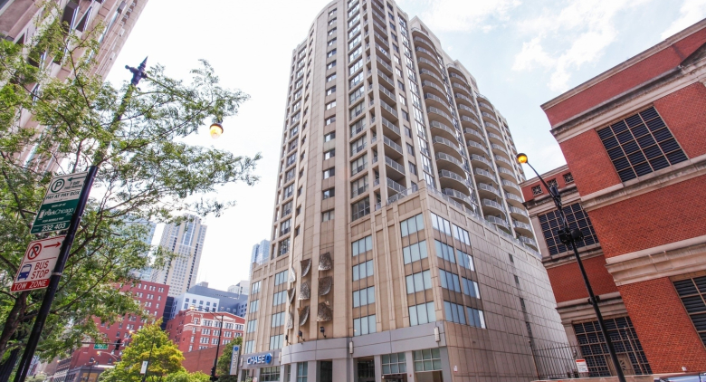 600 N DEARBORN Street #806