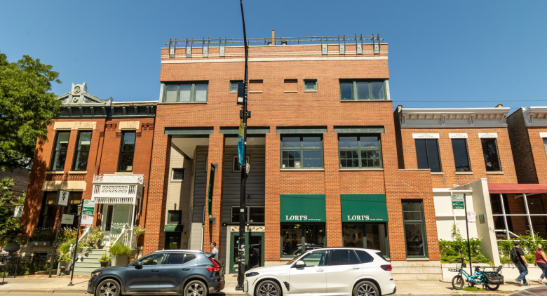 824 W ARMITAGE Avenue