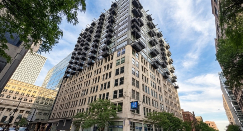 565 W Quincy Street #802