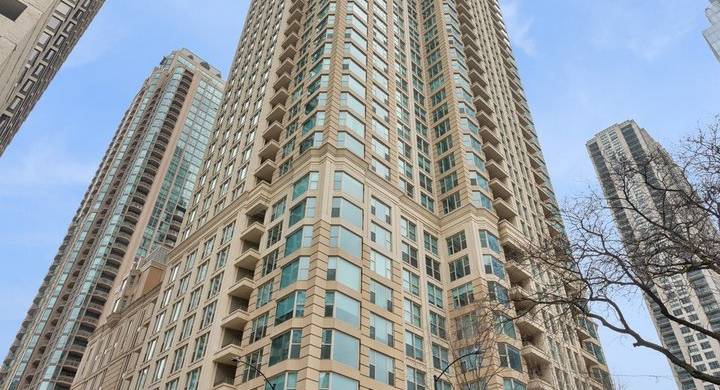 25 E Superior Street #3903