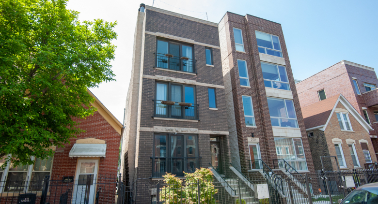 2427 W Augusta Boulevard