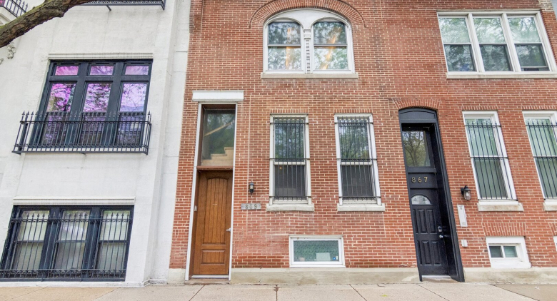 869 N LaSalle Street