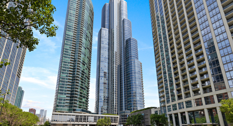 1211 S Prairie Avenue #3205