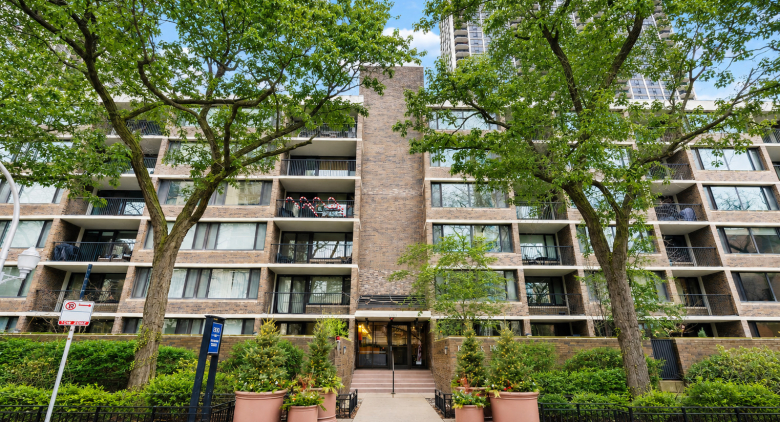 1555 N Sandburg Terrace #517