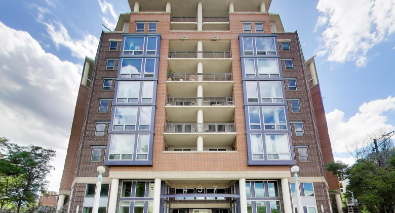 437 W Division St.