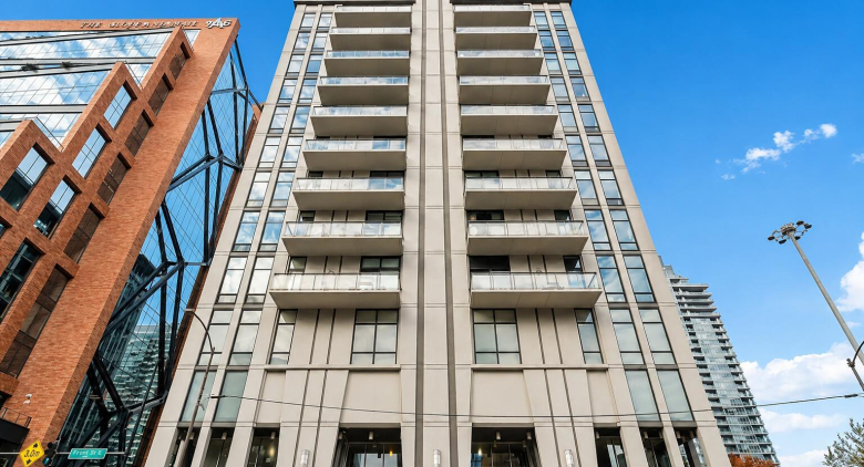 740 W Fulton St. #1303