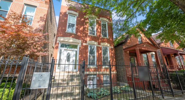 921 S Oakley Blvd.