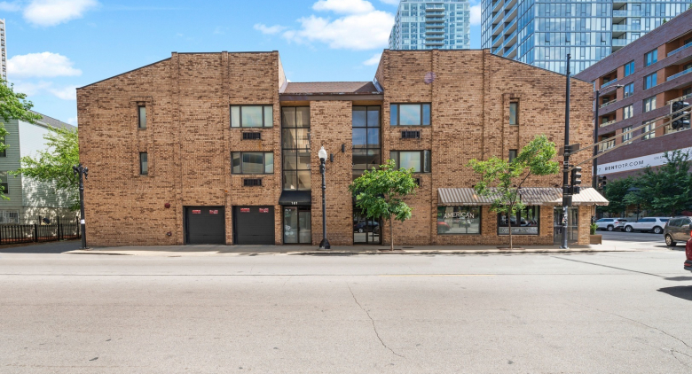 163 W Division Street #208
