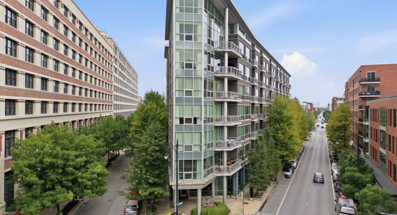 Near North apartment for rent