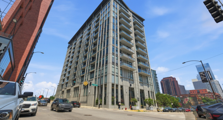 740 W Fulton St. #1203