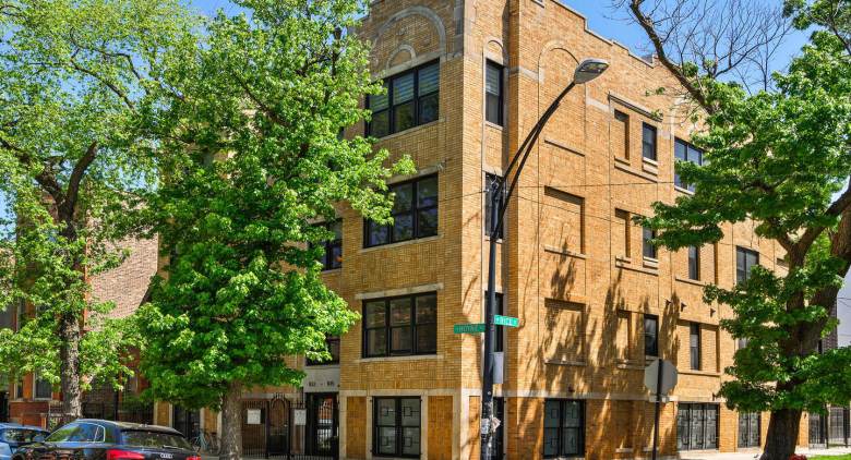 833 N Hoyne Ave.
