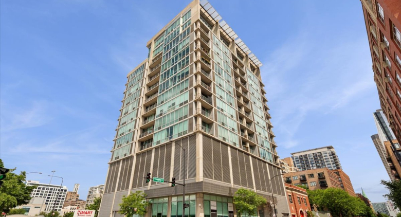 West Loop apartment for rent