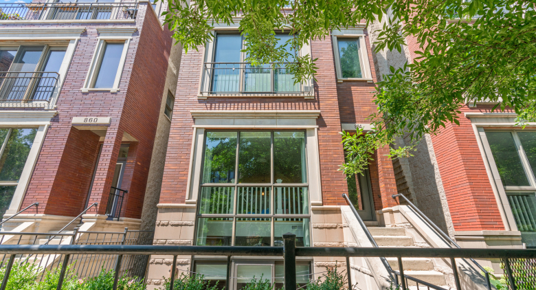 864 N Paulina St.