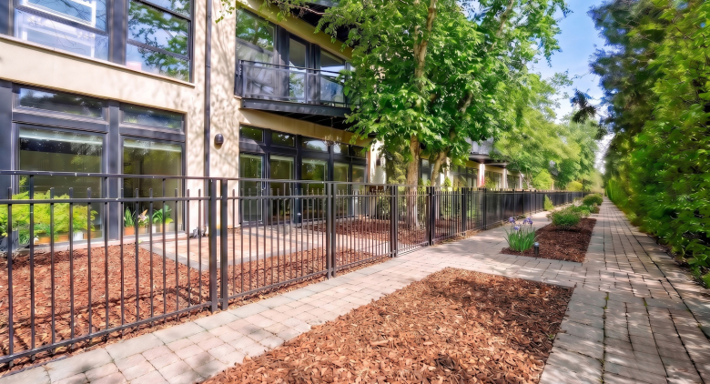 1071 W 15th St.
