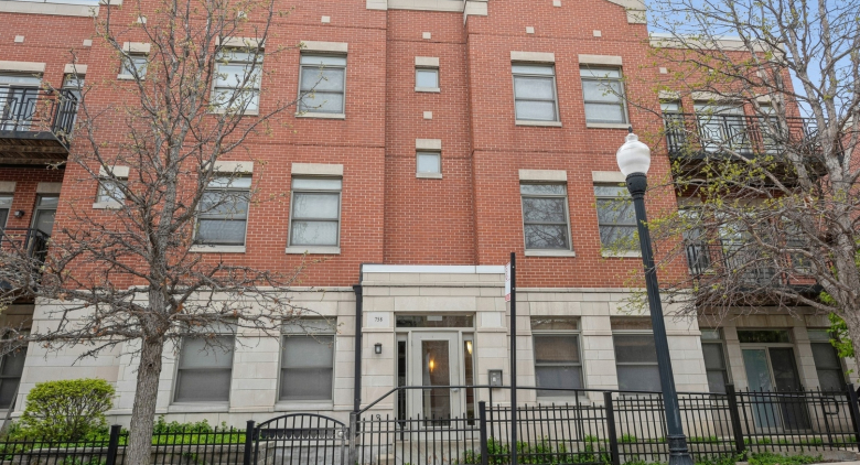 758 W 15th St.