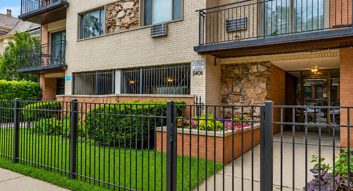 5406 S Harper Ave. #303