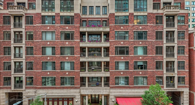 190 E Walton Pl. #603