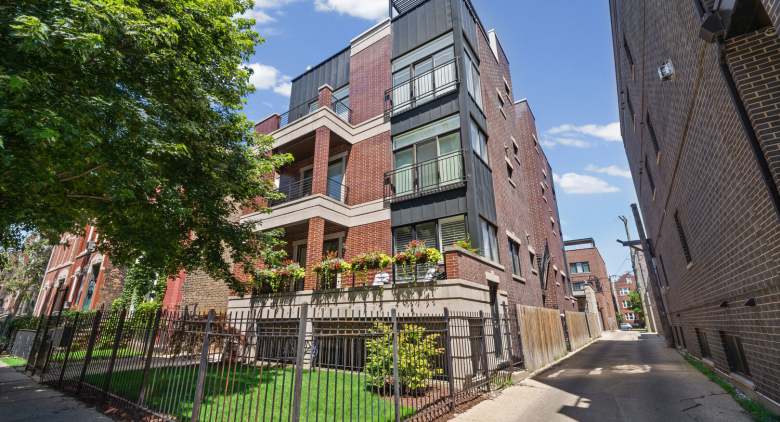 831 N Paulina St.