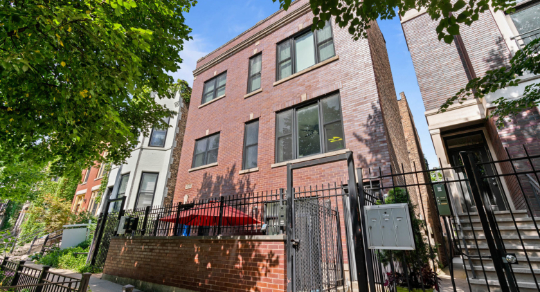 1525 N Claremont Ave.