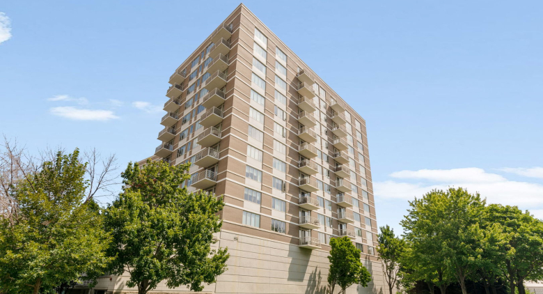 1515 S Prairie Ave. #705