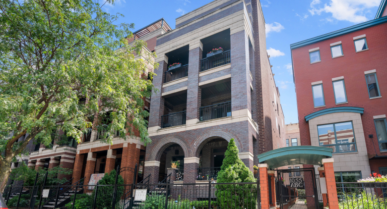 West Loop apartment for rent