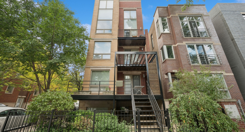 885 N Hermitage Ave.