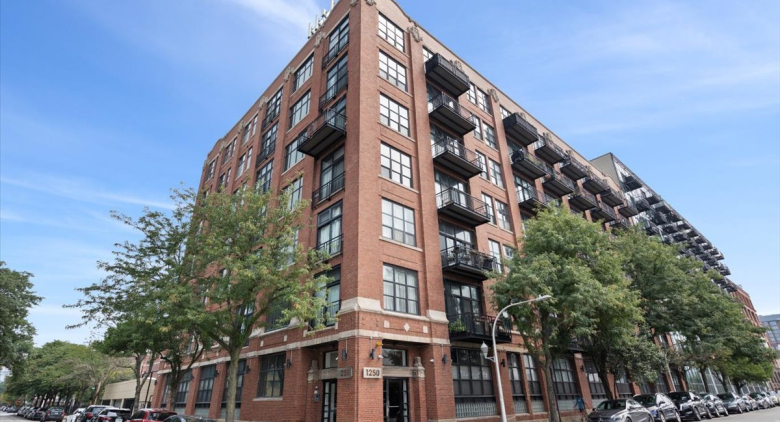 1250 W Van Buren St. #704