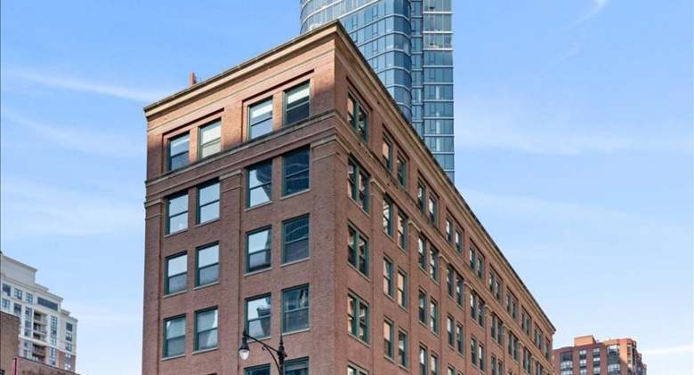 Unit #303 at 900 S Wabash Ave.