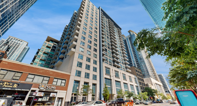 1305 S Michigan Ave. #1402