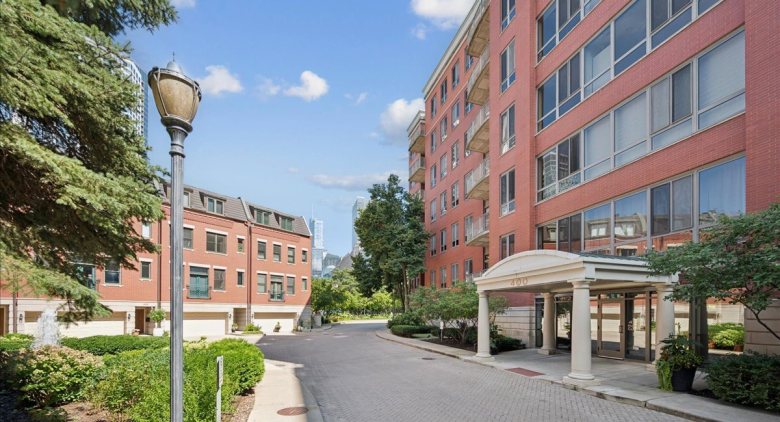 400 N Clinton St. #207