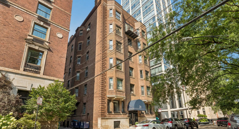 20 E Goethe St. #206