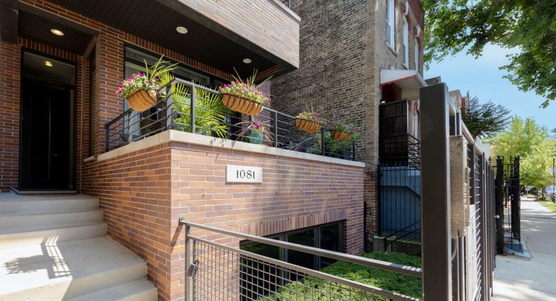 1081 N Marshfield Ave.