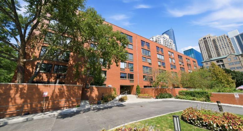 1143 S Plymouth Ct. #404