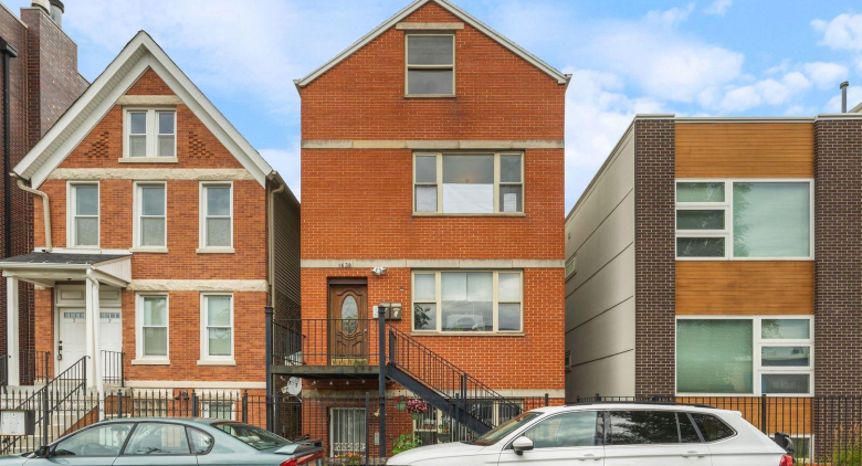 1638 W Blackhawk St.