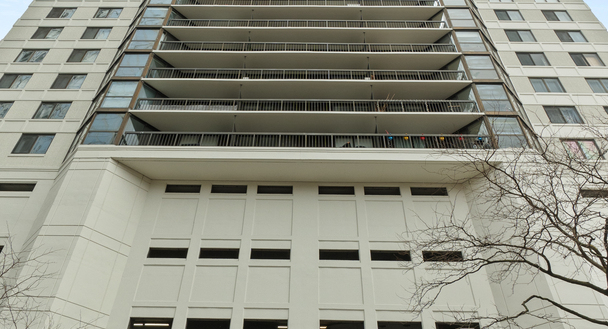 33 W Delaware Pl. #18H