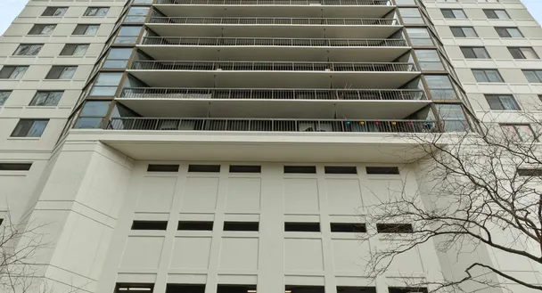Unit #18H at 33 W Delaware Pl.