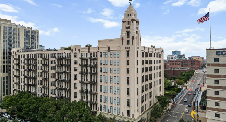 758 N Larrabee St. #418