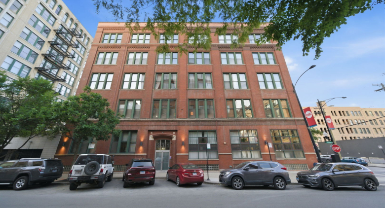 West Loop apartment for rent