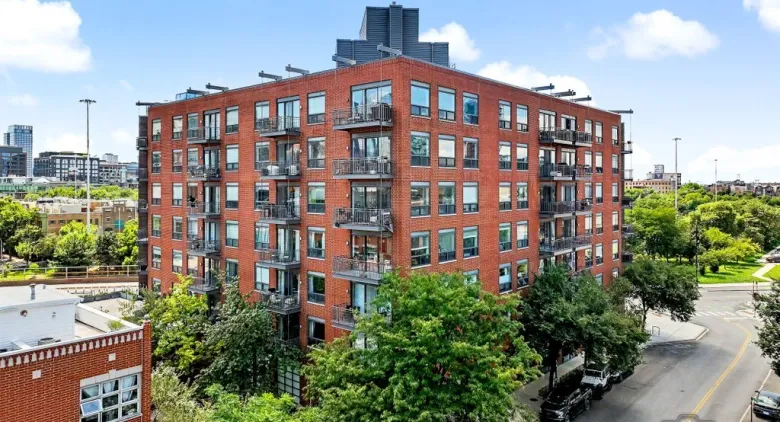 Unit #303 at 859 W Erie St.