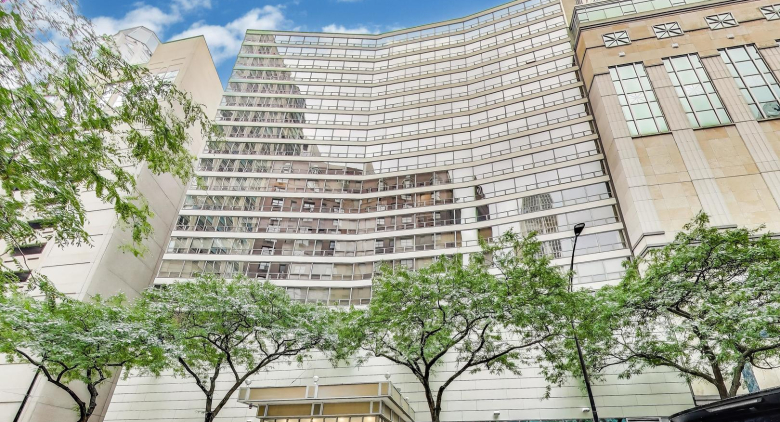 110 E Delaware Pl. #1402