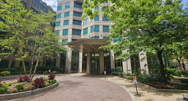 Unit #3306 at 400 N La Salle Dr.