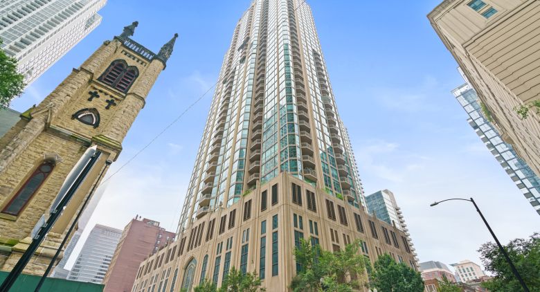 Unit #2102 at 21 E Huron St.