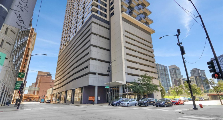 Loop apartment for rent