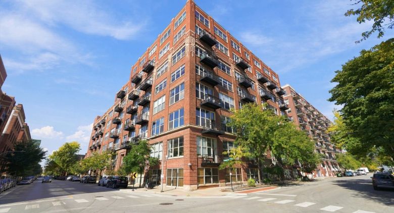 Unit #525 at 1500 W Monroe St.