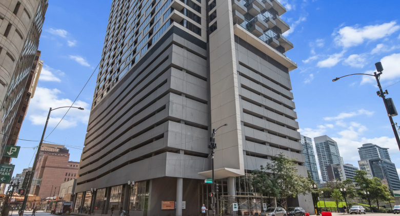 Loop apartment for rent